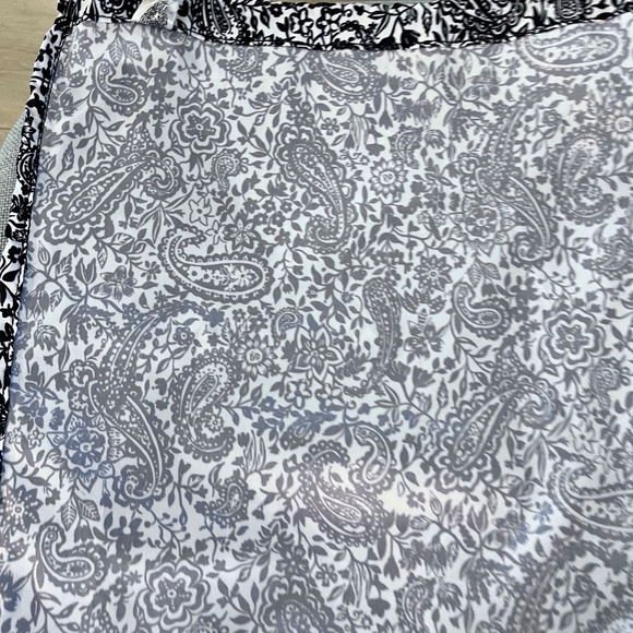 - Vera Bradley Drawstring Backsack in Eden Paisley Black - Picture 12 of 12